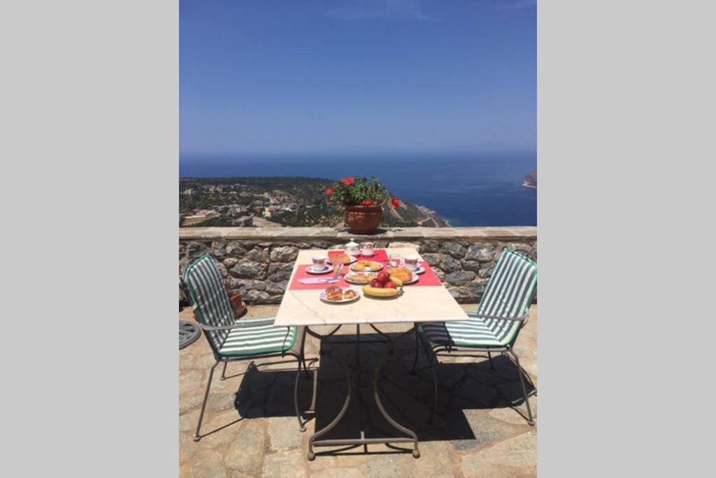 Πύργος Παραδοσιακός Με Μαγευτική Θέα - Villa Traditional Tower With Amazing Sea View Areopoli Buitenkant foto